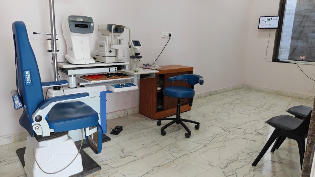 Eye examination equipment